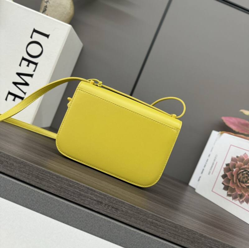 Loewe Calfskin 25x18x10cm shoulder bag — AAA Quality Replica