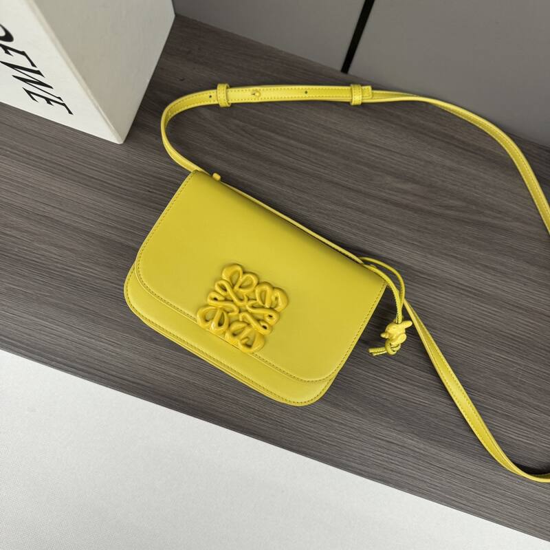 Loewe Calfskin 25x18x10cm shoulder bag — AAA Quality Replica