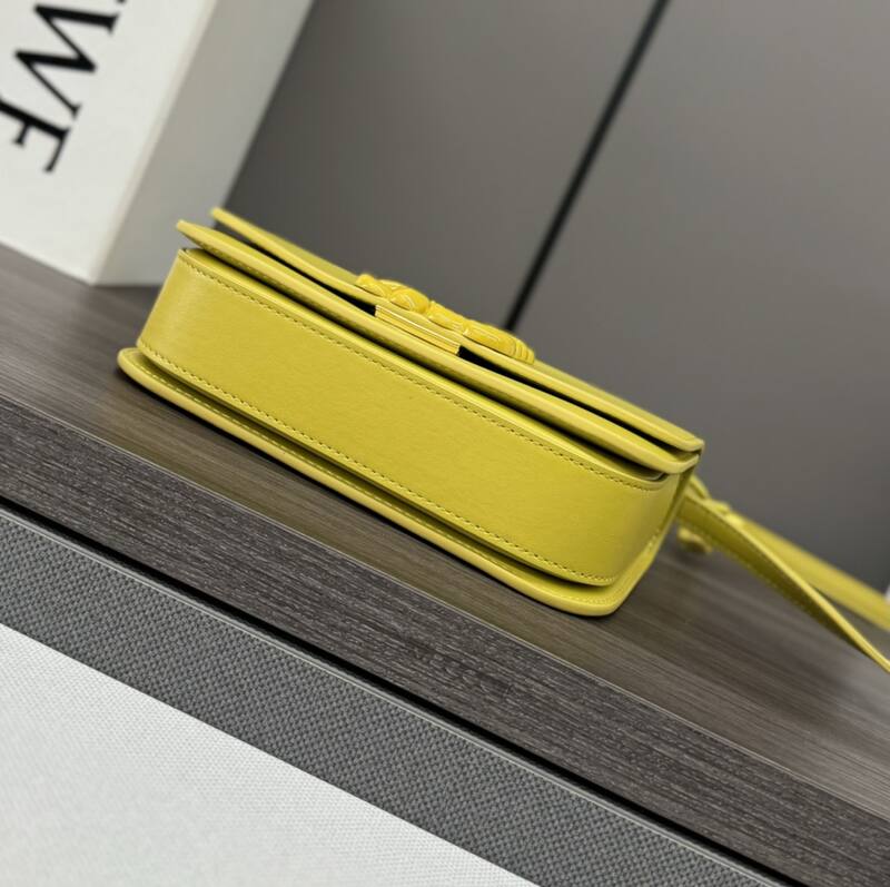 Loewe Calfskin 25x18x10cm shoulder bag — AAA Quality Replica