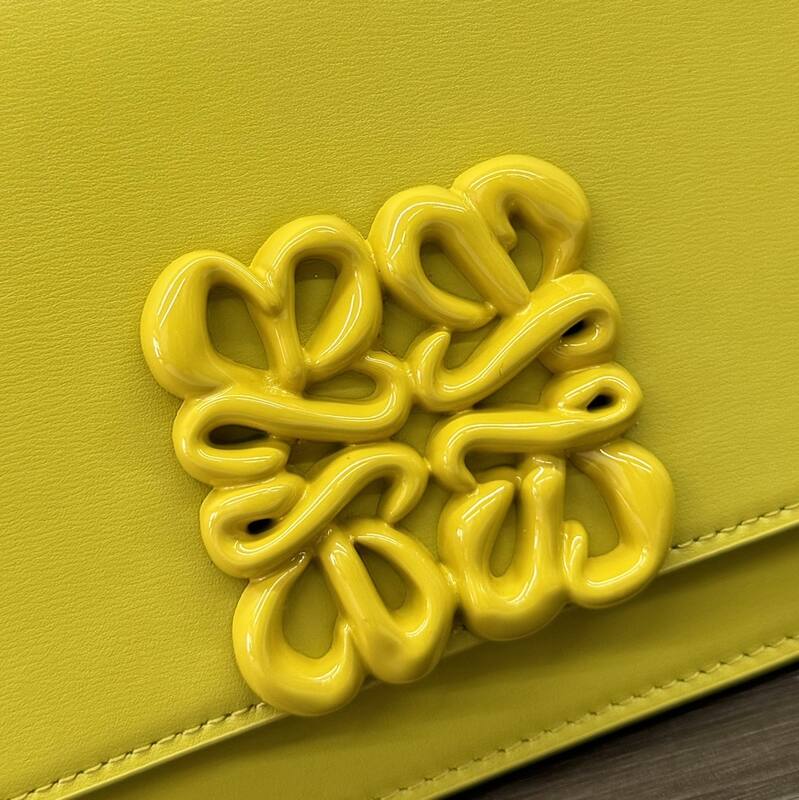 Loewe Calfskin 25x18x10cm shoulder bag — AAA Quality Replica