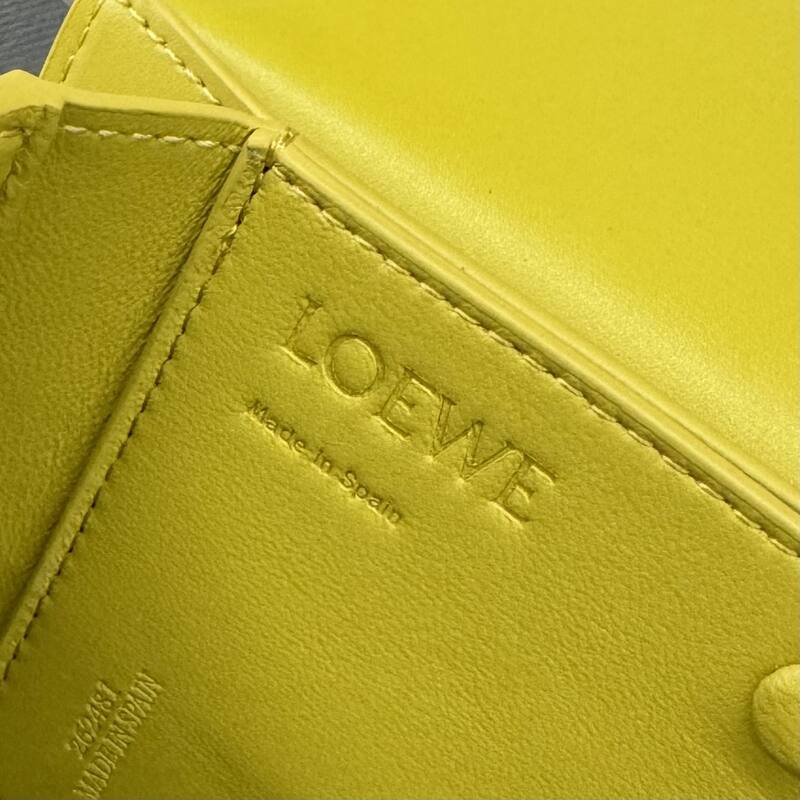 Loewe Calfskin 25x18x10cm shoulder bag — AAA Quality Replica