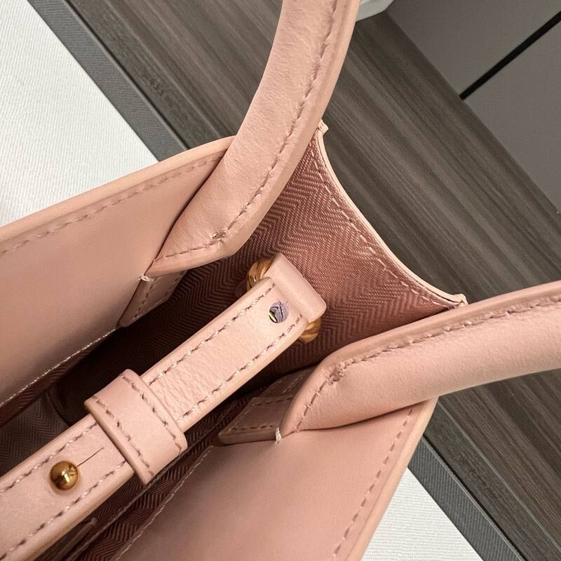 Loewe Pink 25x18x10cm shoulder bag — Top Quality Replica