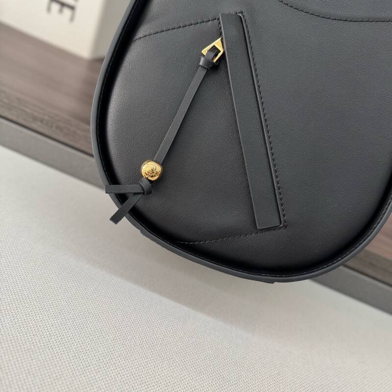 Loewe Black shoulder bag — 1:1 Replica