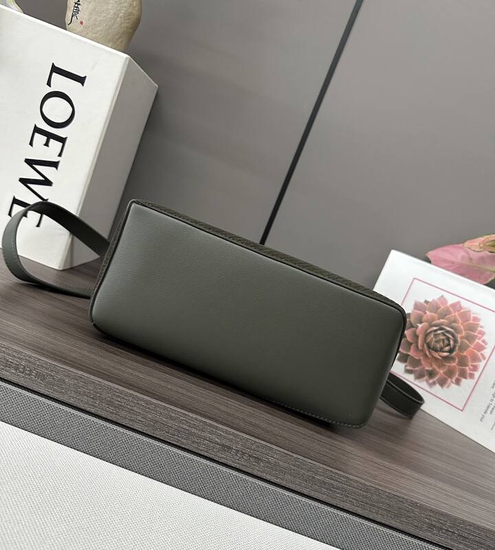 Loewe Green 25x18x10cm shoulder bag — Top Quality Replica