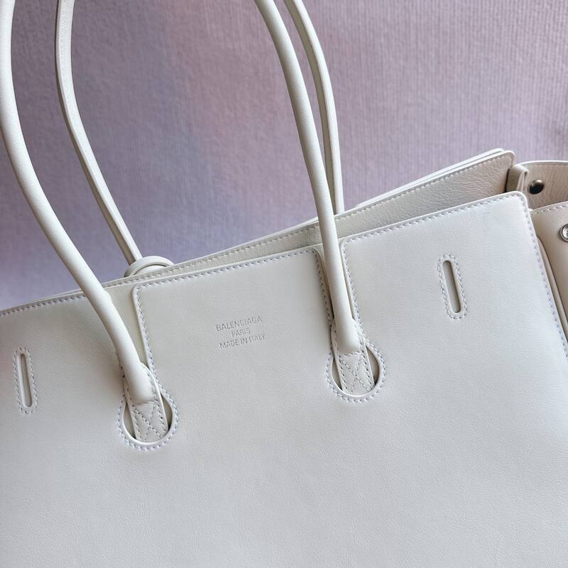Balenciaga White 30x22x12cm shoulder bag — Premium Replica