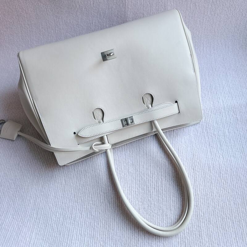 Balenciaga White 30x22x12cm shoulder bag — Premium Replica