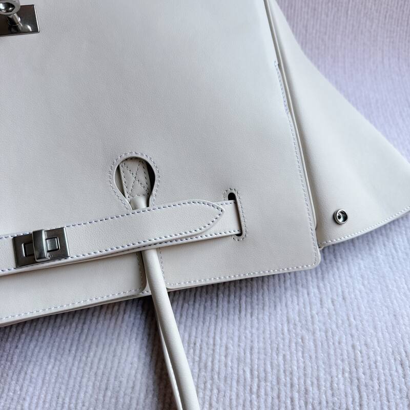 Balenciaga White 30x22x12cm shoulder bag — Premium Replica