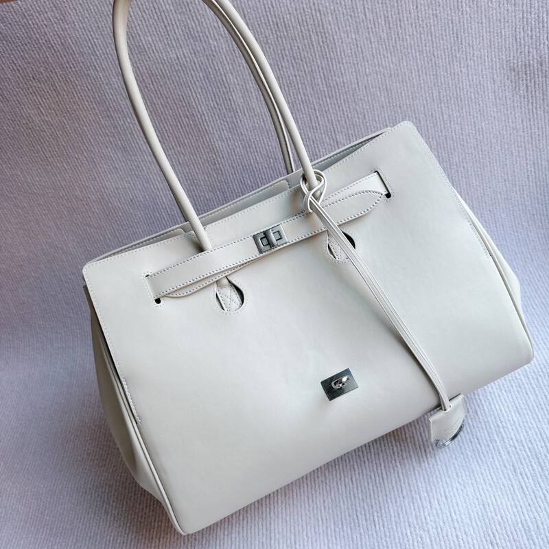 Balenciaga White 30x22x12cm shoulder bag — Premium Replica