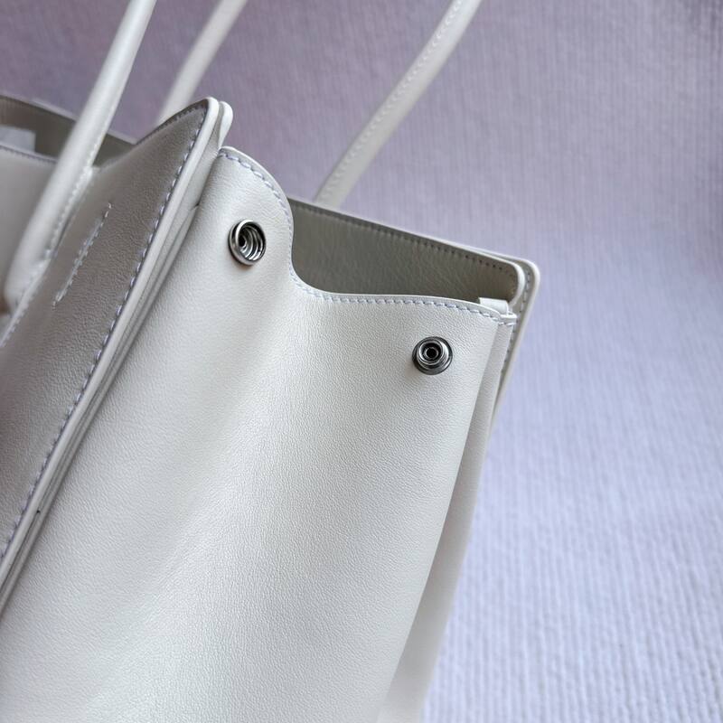 Balenciaga White 30x22x12cm shoulder bag — Premium Replica