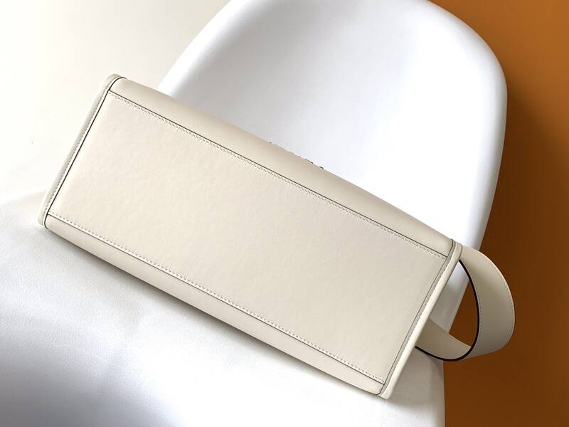 Fendi White 40x30x16cm shoulder bag — 1:1 Replica