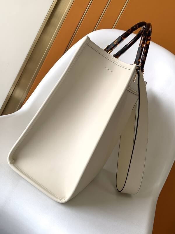 Fendi White 40x30x16cm shoulder bag — 1:1 Replica