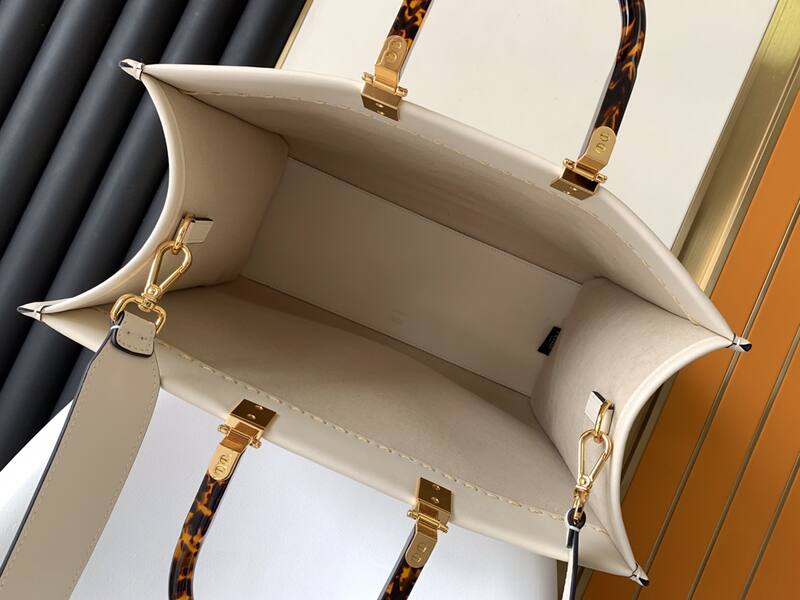 Fendi White 40x30x16cm shoulder bag — 1:1 Replica