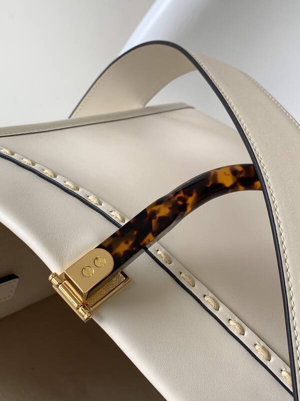 Fendi White 40x30x16cm shoulder bag — 1:1 Replica