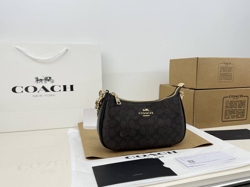Coach Monogram shoulder bag — Top Quality Replica
