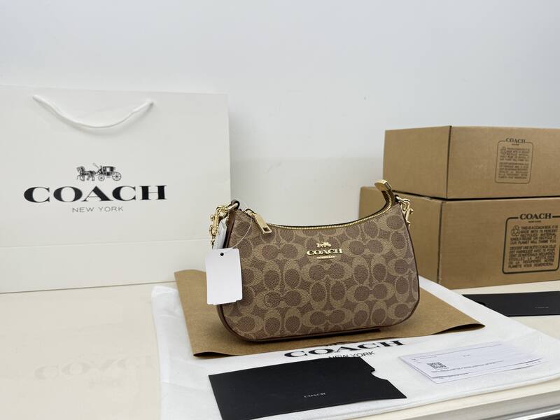 Coach Monogram shoulder bag — Top Quality Replica