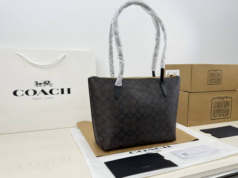 Coach Monogram shoulder bag — 1:1 Replica
