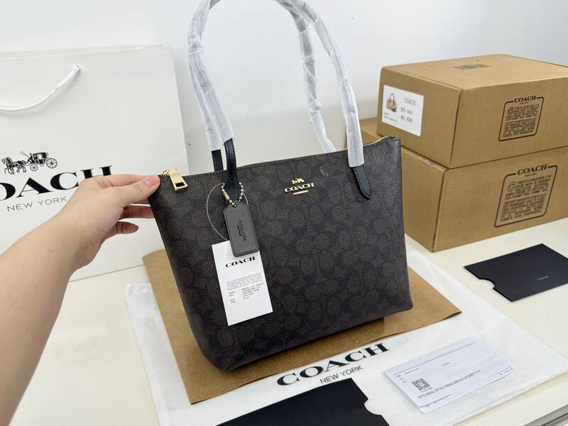 Coach Monogram shoulder bag — 1:1 Replica
