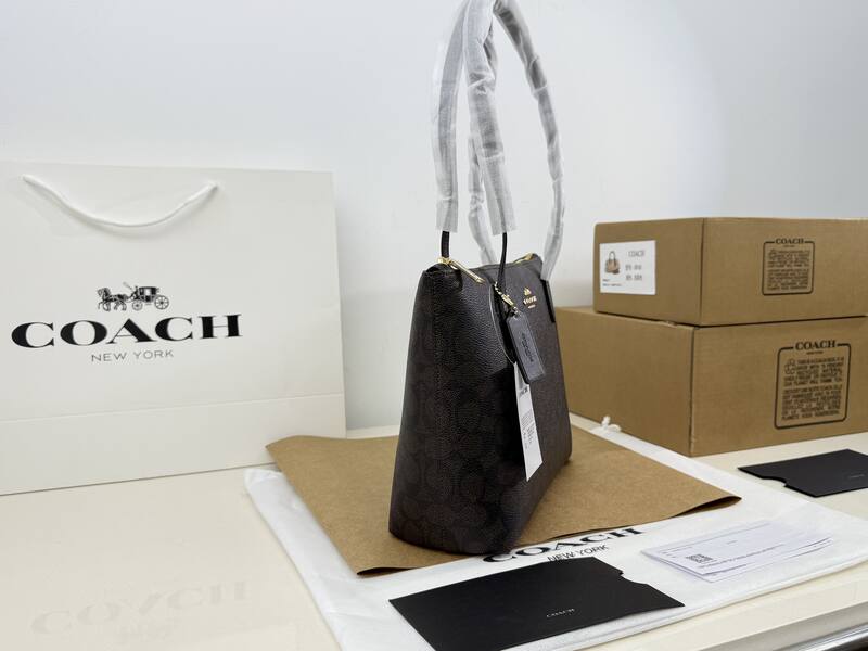 Coach Monogram shoulder bag — 1:1 Replica