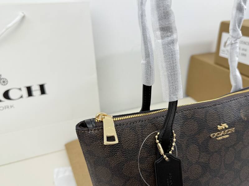 Coach Monogram shoulder bag — 1:1 Replica