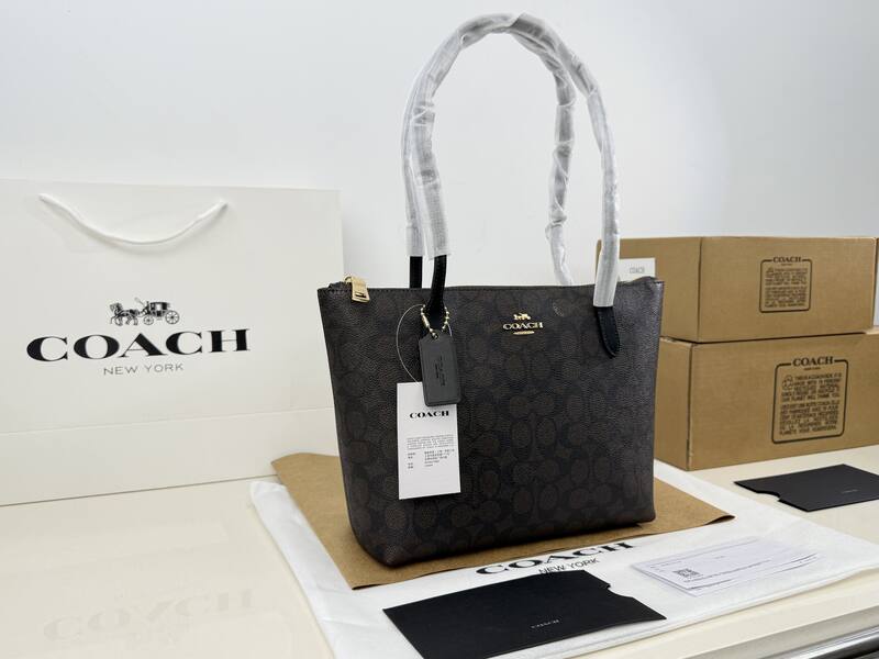 Coach Monogram shoulder bag — 1:1 Replica
