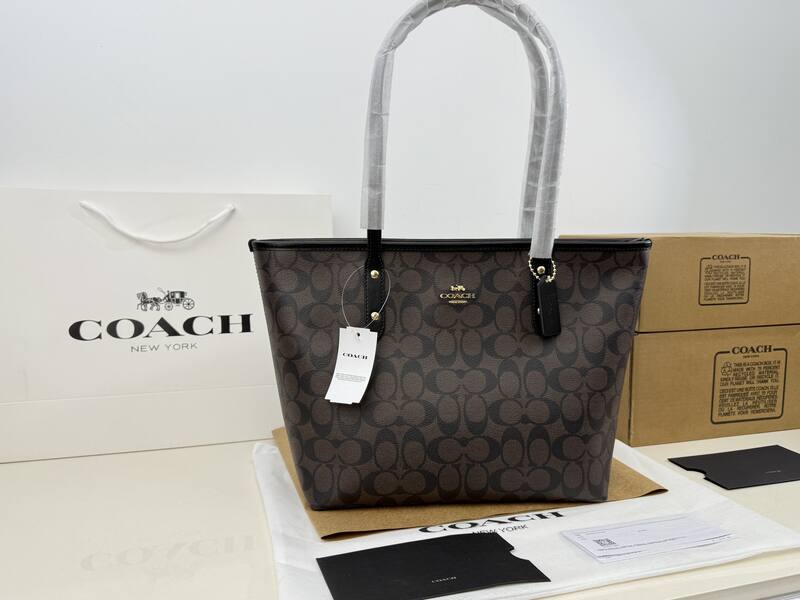 Coach Monogram shoulder bag — Premium Replica