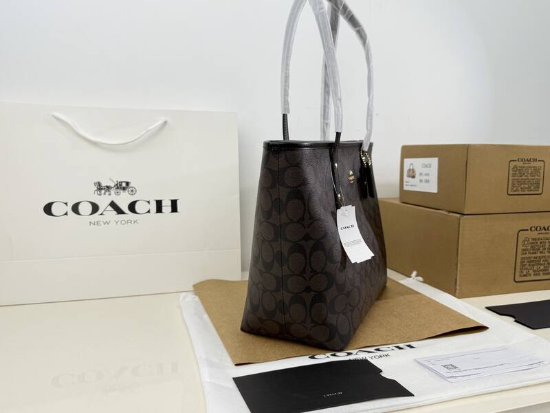 Coach Monogram shoulder bag — Premium Replica
