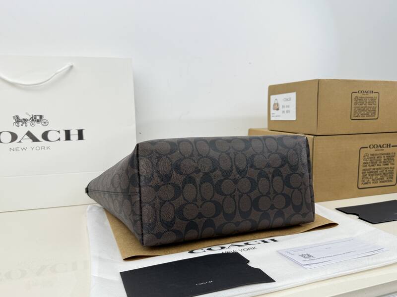 Coach Monogram shoulder bag — Premium Replica