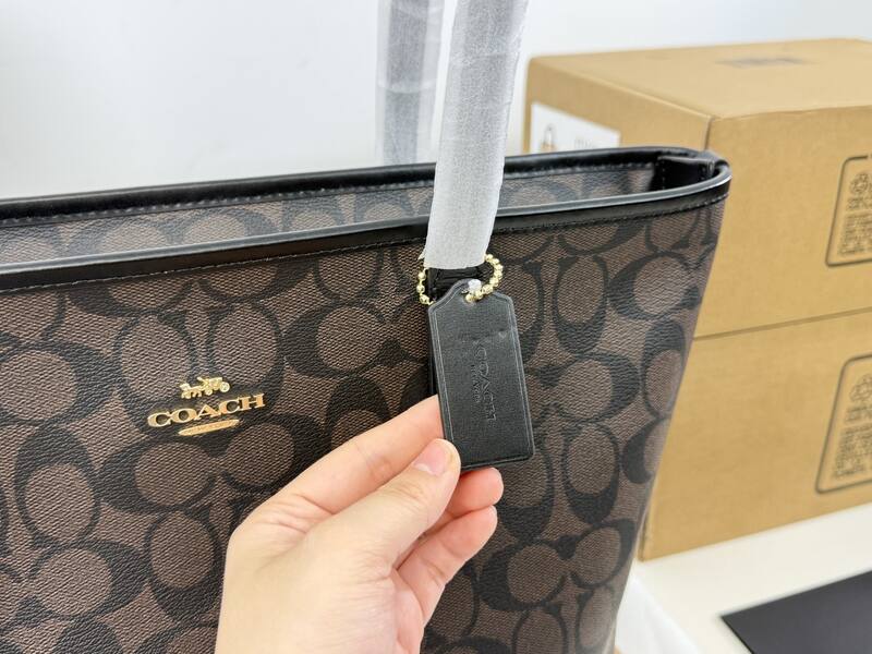 Coach Monogram shoulder bag — Premium Replica