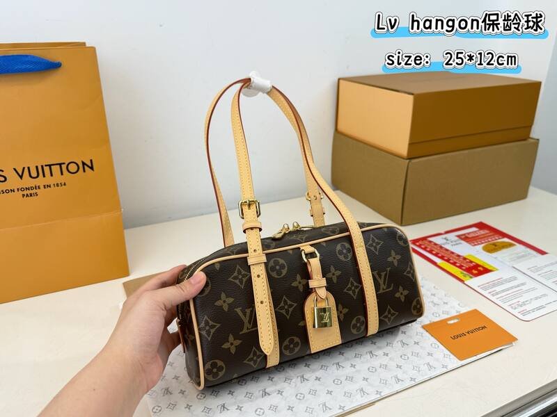 Louis Vuitton Hang On Monogram 25x12x12cm shoulder bag — Premium Replica