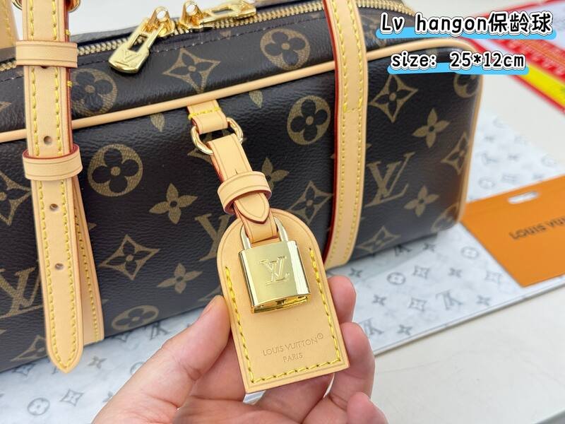 Louis Vuitton Hang On Monogram 25x12x12cm shoulder bag — Premium Replica