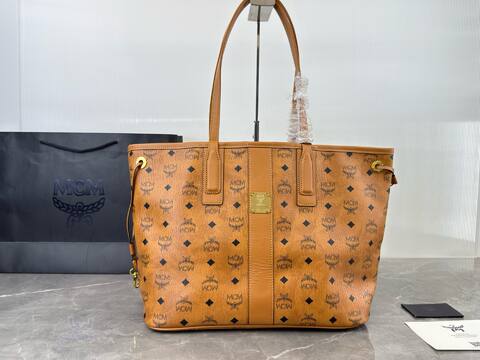 MCM Toni Visetos 19x16cm shoulder bag 1 1 Replica
