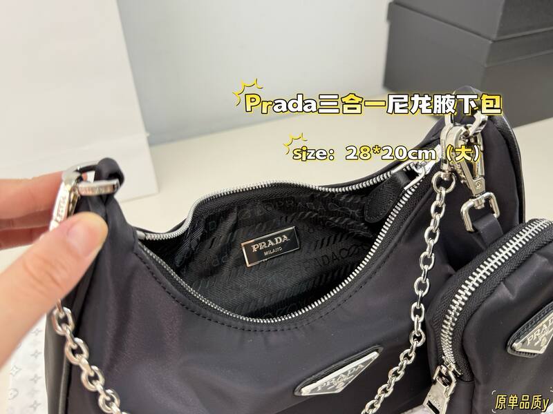 Prada Re-Edition 2005 Nylon black shoulder — Top Quality Replica