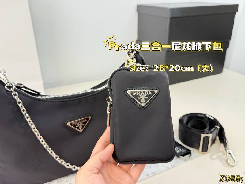 Prada Re-Edition 2005 Nylon black shoulder — Top Quality Replica