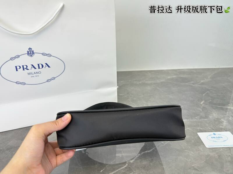 Prada Re-Edition 2000 Nylon Mini Black shoulder bag — AAA Quality Replica