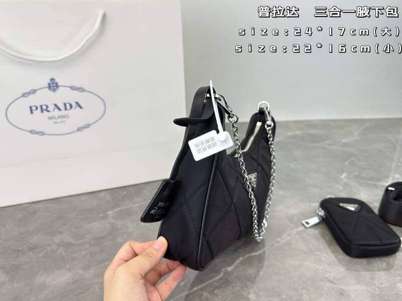 Prada Re-Edition 2005 Nylon black 24*17cm 22*16cm shoulder — Premium Replica