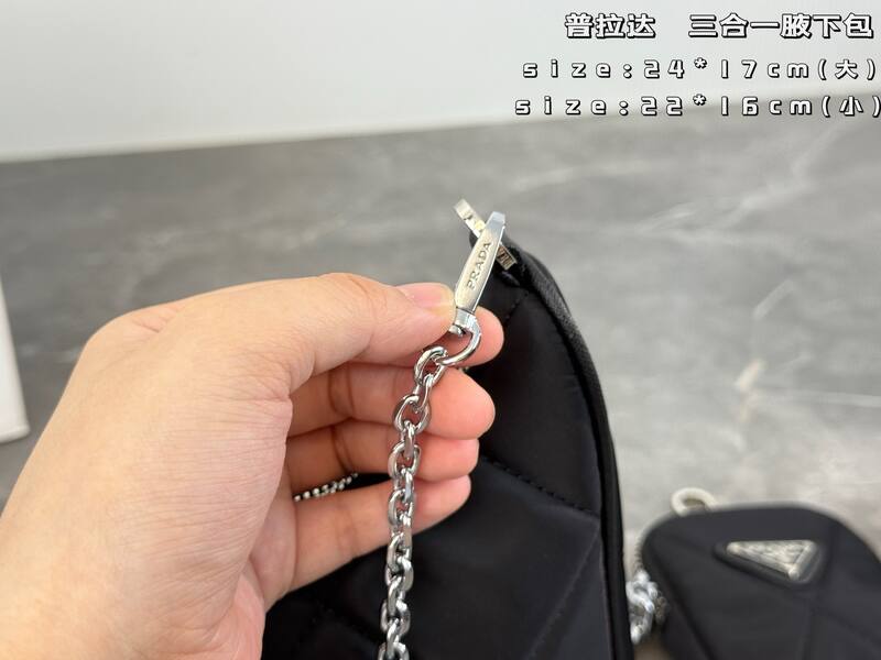 Prada Re-Edition 2005 Nylon black 24*17cm 22*16cm shoulder — Premium Replica