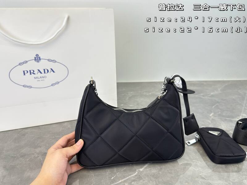 Prada Re-Edition 2005 Nylon black 24*17cm 22*16cm shoulder — Premium Replica