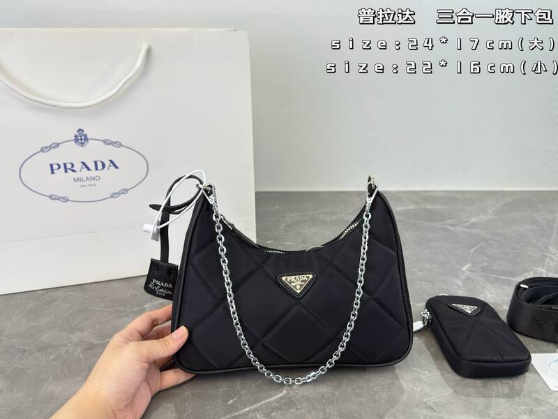 Prada Re-Edition 2005 Nylon black 24*17cm 22*16cm shoulder — Premium Replica