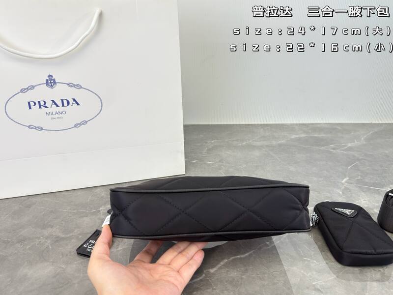 Prada Re-Edition 2005 Nylon black 24*17cm 22*16cm shoulder — Premium Replica