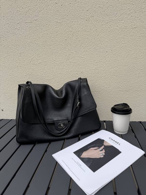 Chanel Black grained leather shoulder — Top Quality Replica