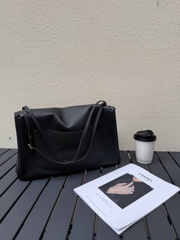 Chanel Black grained leather shoulder — Top Quality Replica