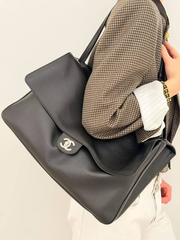Chanel Black grained leather shoulder — AAA Quality Replica