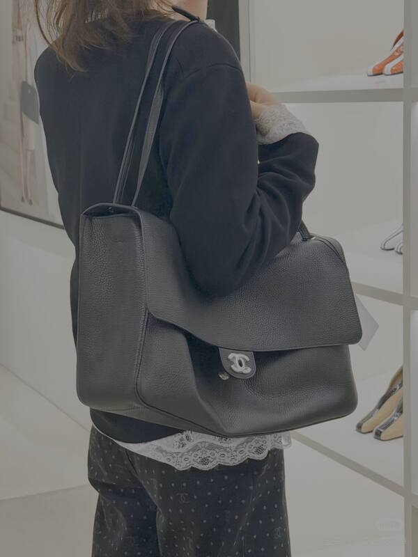 Chanel Black grained leather shoulder — AAA Quality Replica