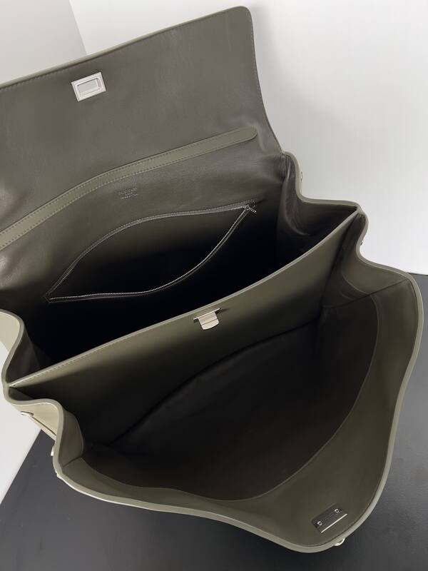 Balenciaga Green 30x22x12cm shoulder bag — Premium Replica