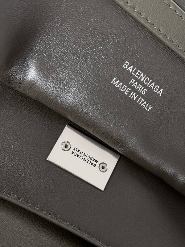 Balenciaga Green 30x22x12cm shoulder bag — Premium Replica