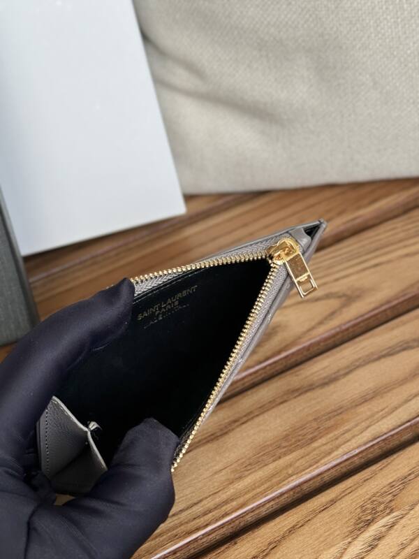 Saint Laurent Monogram Quilted Card Case Taupe everyday — Premium Replica