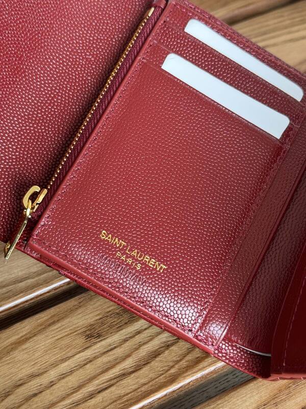 Saint Laurent Red everyday — Top Quality Replica