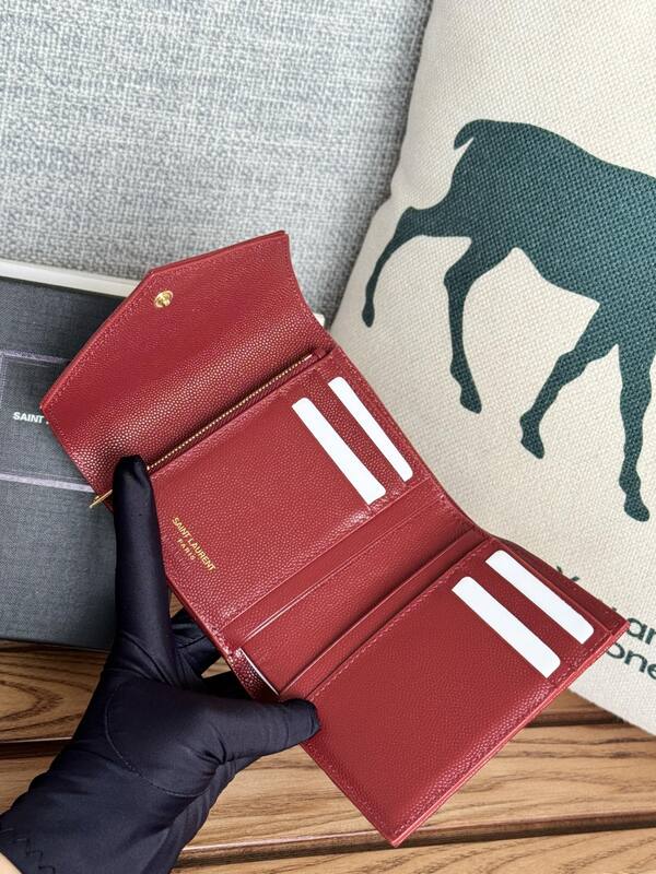 Saint Laurent Red everyday — Top Quality Replica