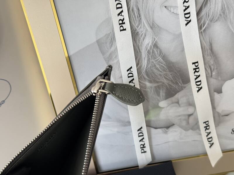 Prada Grey 30x22x12cm shoulder bag — 1:1 Replica