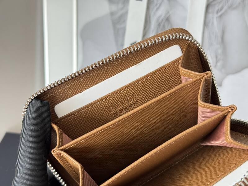 Prada Brown 25x18x10cm shoulder bag — AAA Quality Replica